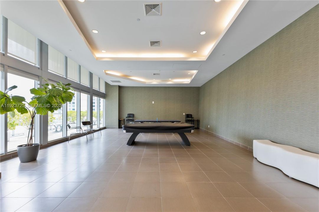 待售: $670,000 (2 贝兹, 2 浴室, 1107 平方英尺)