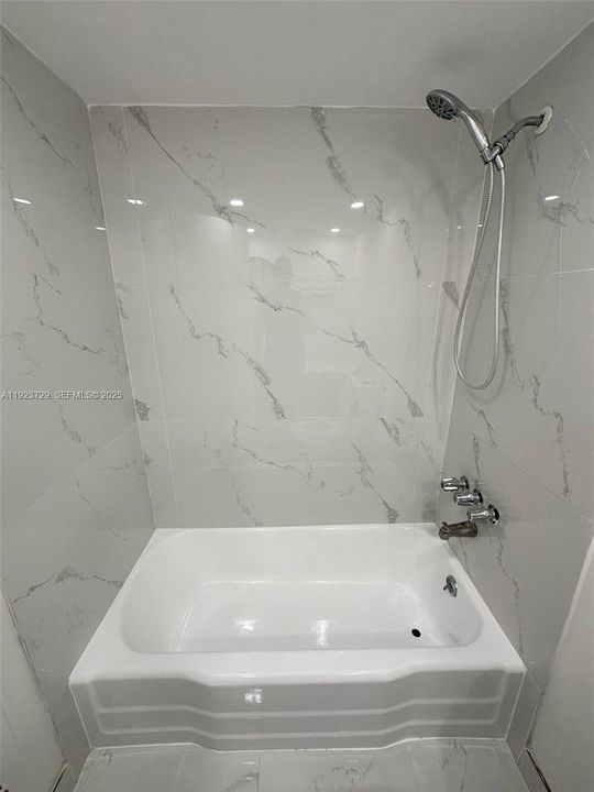 For Rent: $1,750 (1 beds, 1 baths, 650 Square Feet)