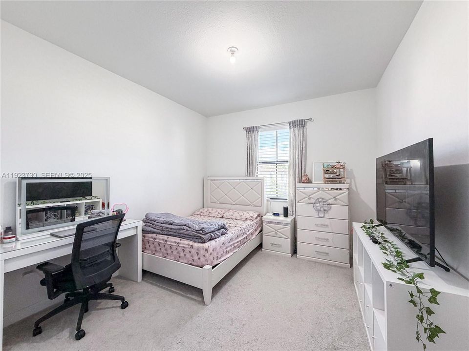 For Rent: $3,100 (4 beds, 2 baths, 1820 Square Feet)