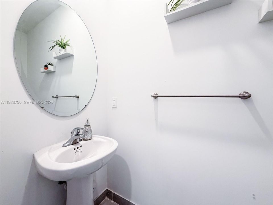 For Rent: $3,100 (4 beds, 2 baths, 1820 Square Feet)