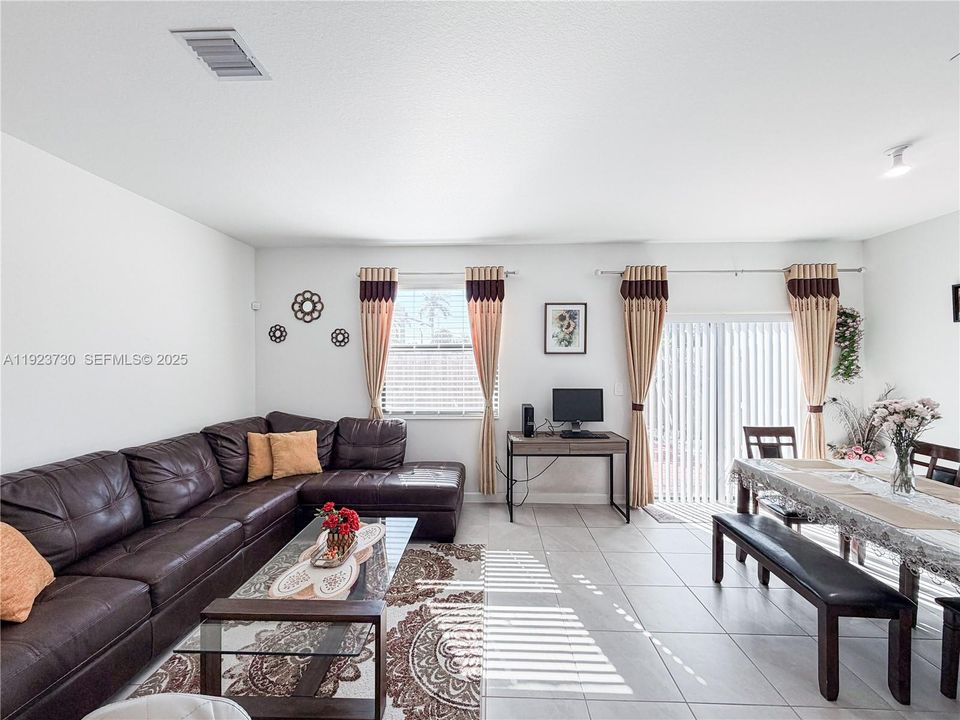 For Rent: $3,100 (4 beds, 2 baths, 1820 Square Feet)