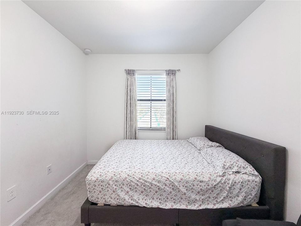 For Rent: $3,100 (4 beds, 2 baths, 1820 Square Feet)