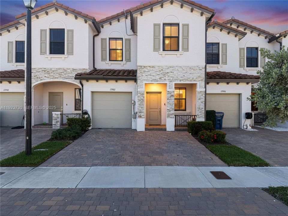 For Rent: $3,100 (4 beds, 2 baths, 1820 Square Feet)