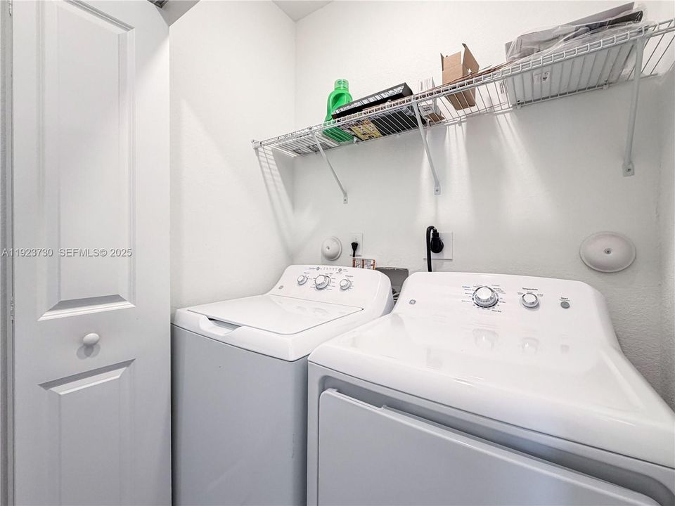 For Rent: $3,100 (4 beds, 2 baths, 1820 Square Feet)