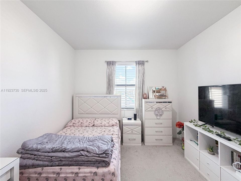 For Rent: $3,100 (4 beds, 2 baths, 1820 Square Feet)