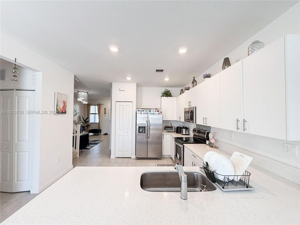 For Rent: $3,100 (4 beds, 2 baths, 1820 Square Feet)