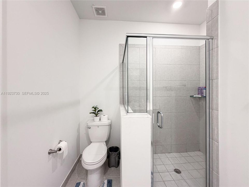 For Rent: $3,100 (4 beds, 2 baths, 1820 Square Feet)