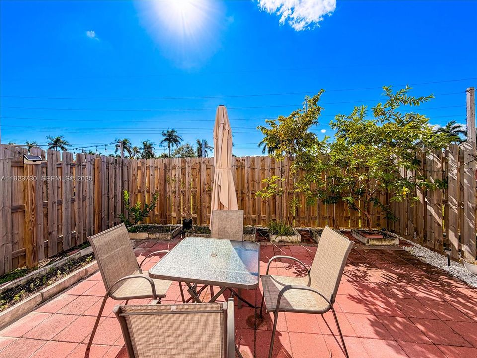 For Rent: $3,100 (4 beds, 2 baths, 1820 Square Feet)