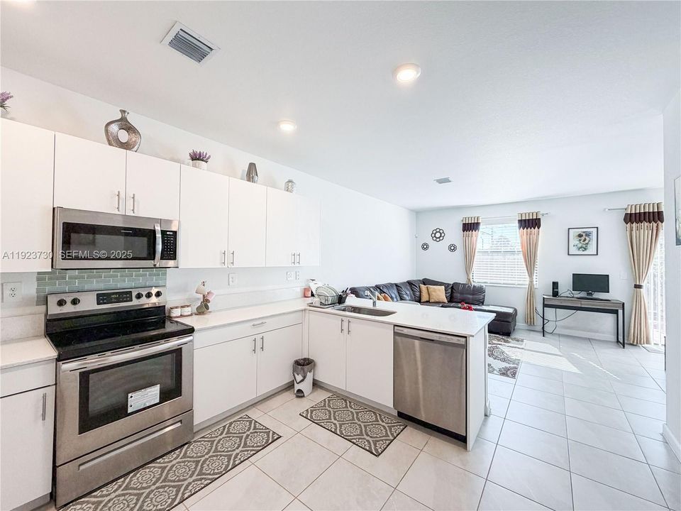 For Rent: $3,100 (4 beds, 2 baths, 1820 Square Feet)