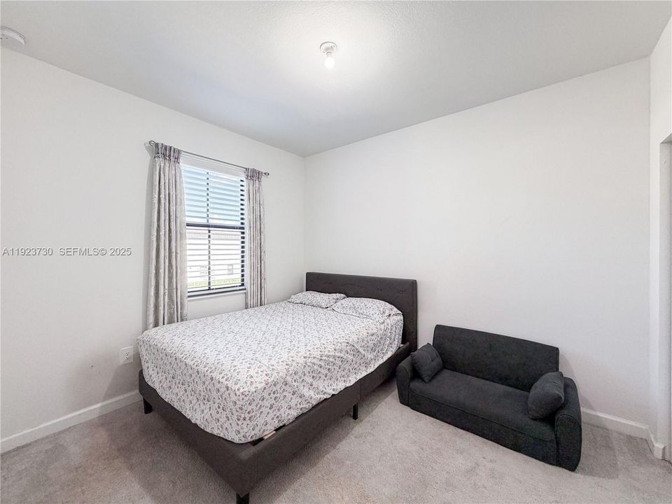 For Rent: $3,100 (4 beds, 2 baths, 1820 Square Feet)