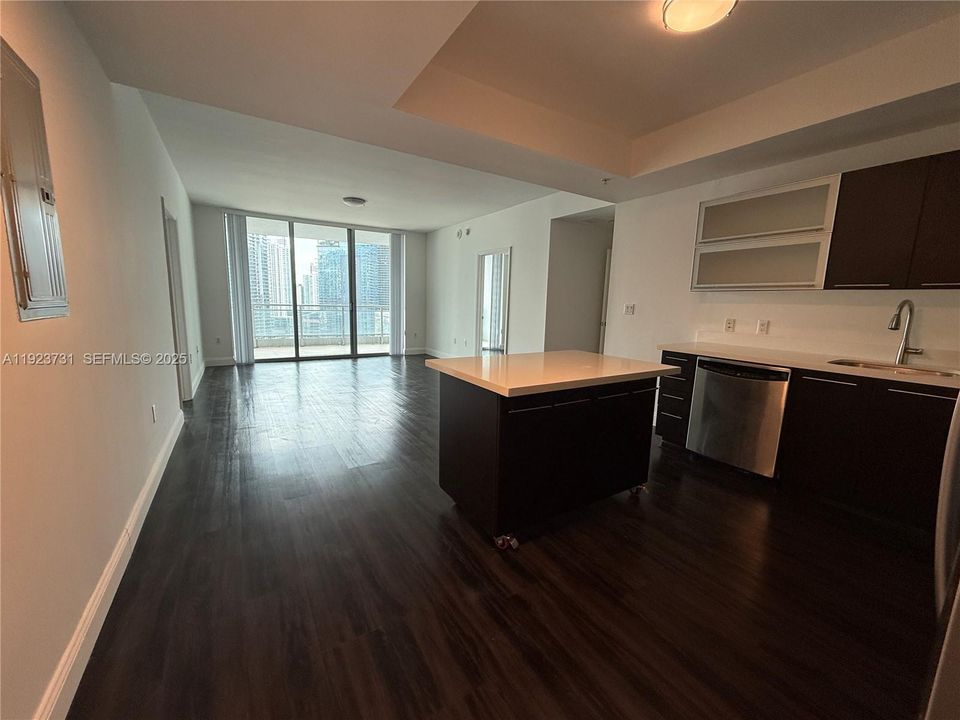 Active With Contract: $3,600 (2 beds, 2 baths, 1129 Square Feet)