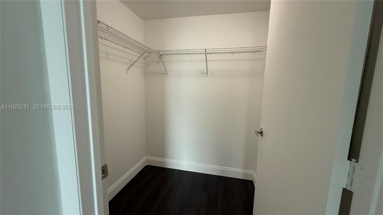 Active With Contract: $3,600 (2 beds, 2 baths, 1129 Square Feet)