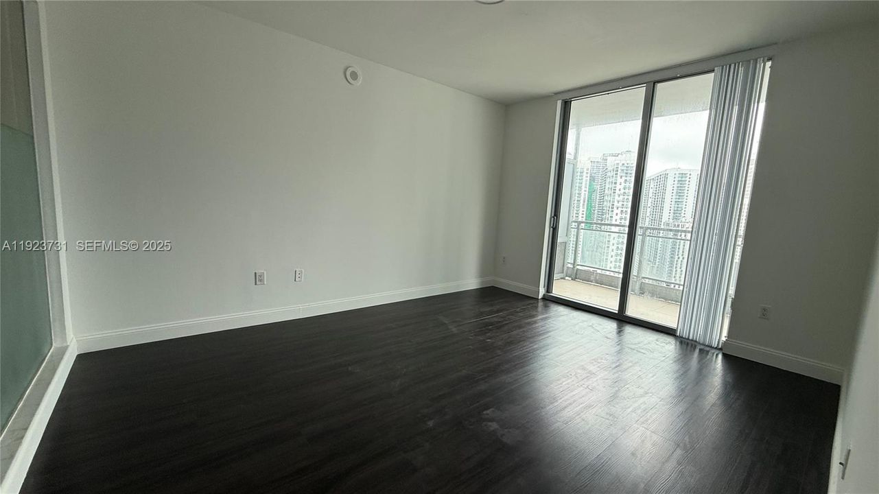 Active With Contract: $3,600 (2 beds, 2 baths, 1129 Square Feet)