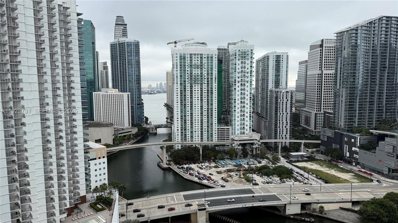 Active With Contract: $3,600 (2 beds, 2 baths, 1129 Square Feet)