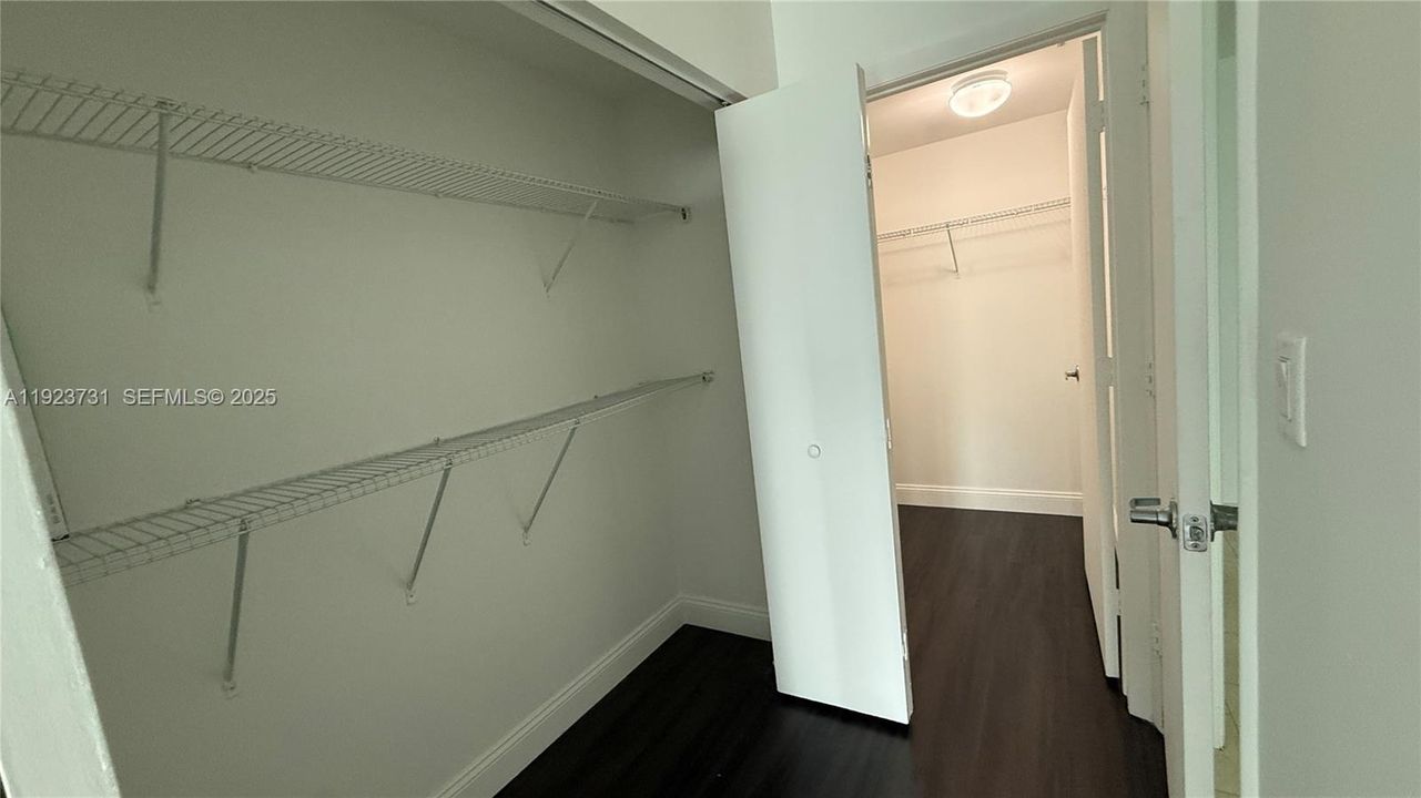 Active With Contract: $3,600 (2 beds, 2 baths, 1129 Square Feet)