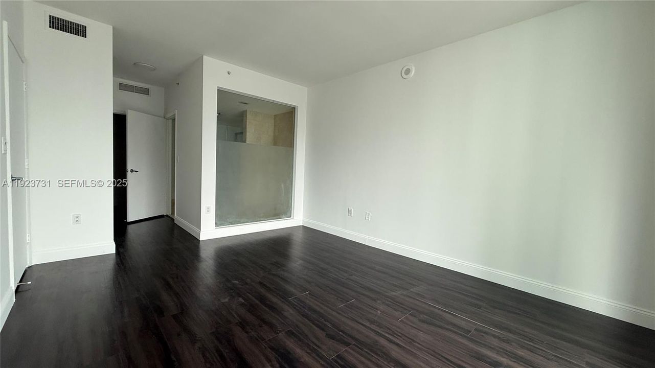 Active With Contract: $3,600 (2 beds, 2 baths, 1129 Square Feet)