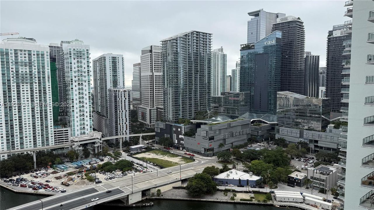 Active With Contract: $3,600 (2 beds, 2 baths, 1129 Square Feet)