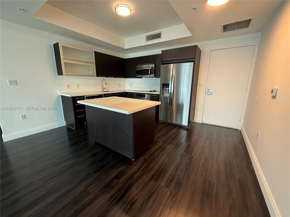 Active With Contract: $3,600 (2 beds, 2 baths, 1129 Square Feet)