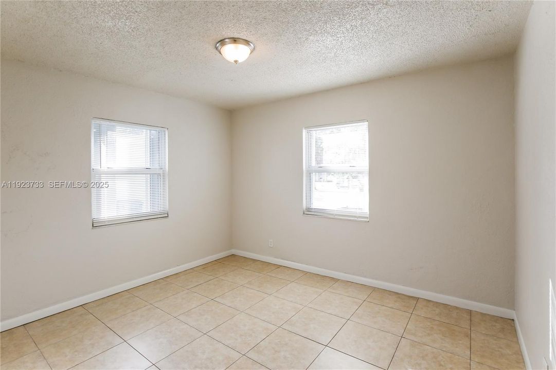 В аренду: $2,220 (2 спален, 1 ванн, 828 Квадратных фут)