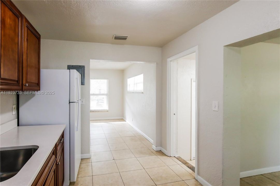 В аренду: $2,220 (2 спален, 1 ванн, 828 Квадратных фут)