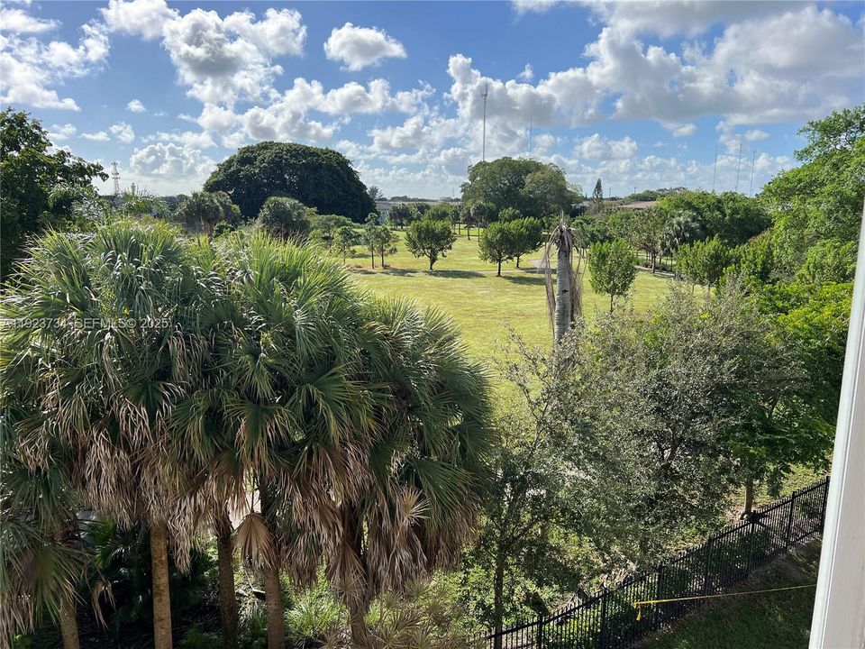 For Sale: $195,000 (2 beds, 2 baths, 992 Square Feet)