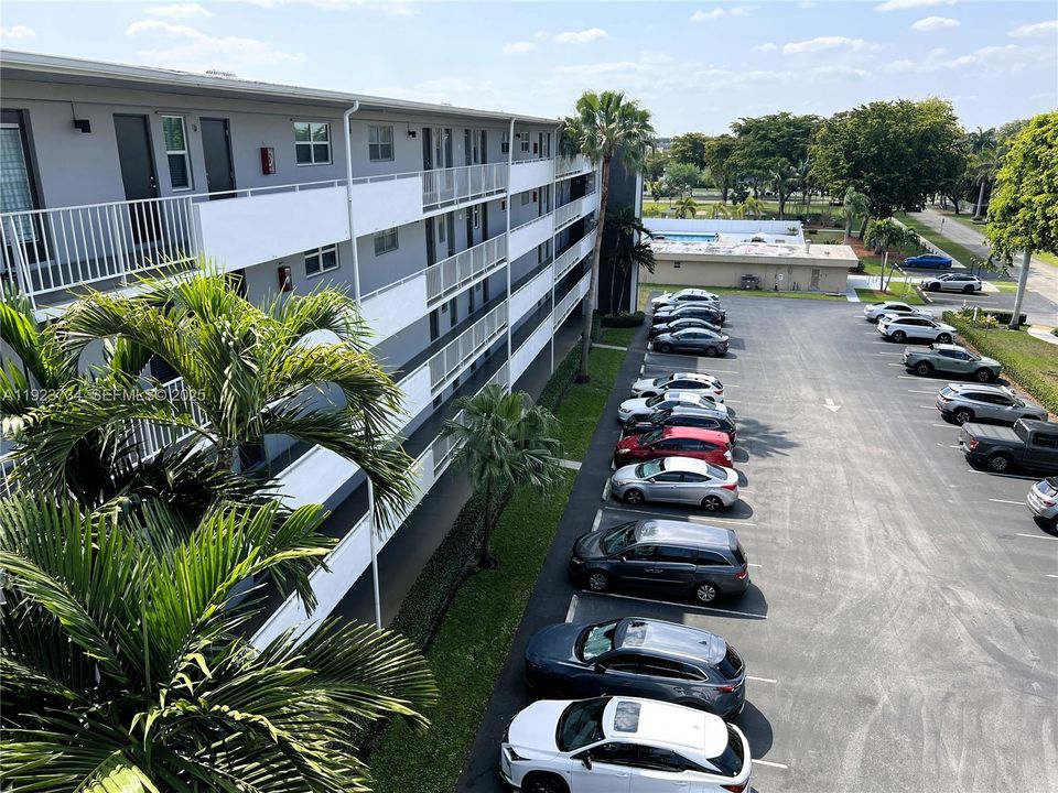 For Sale: $195,000 (2 beds, 2 baths, 992 Square Feet)