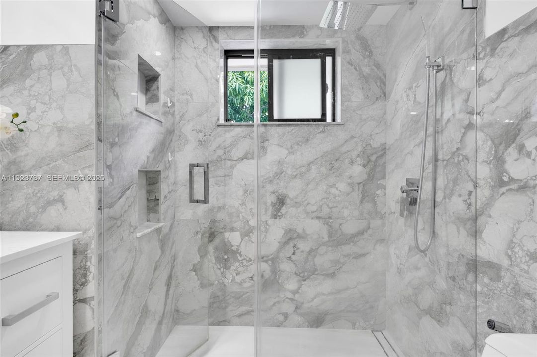 En Venta: $419,900 (2 camas, 2 baños, 1160 Pies cuadrados)