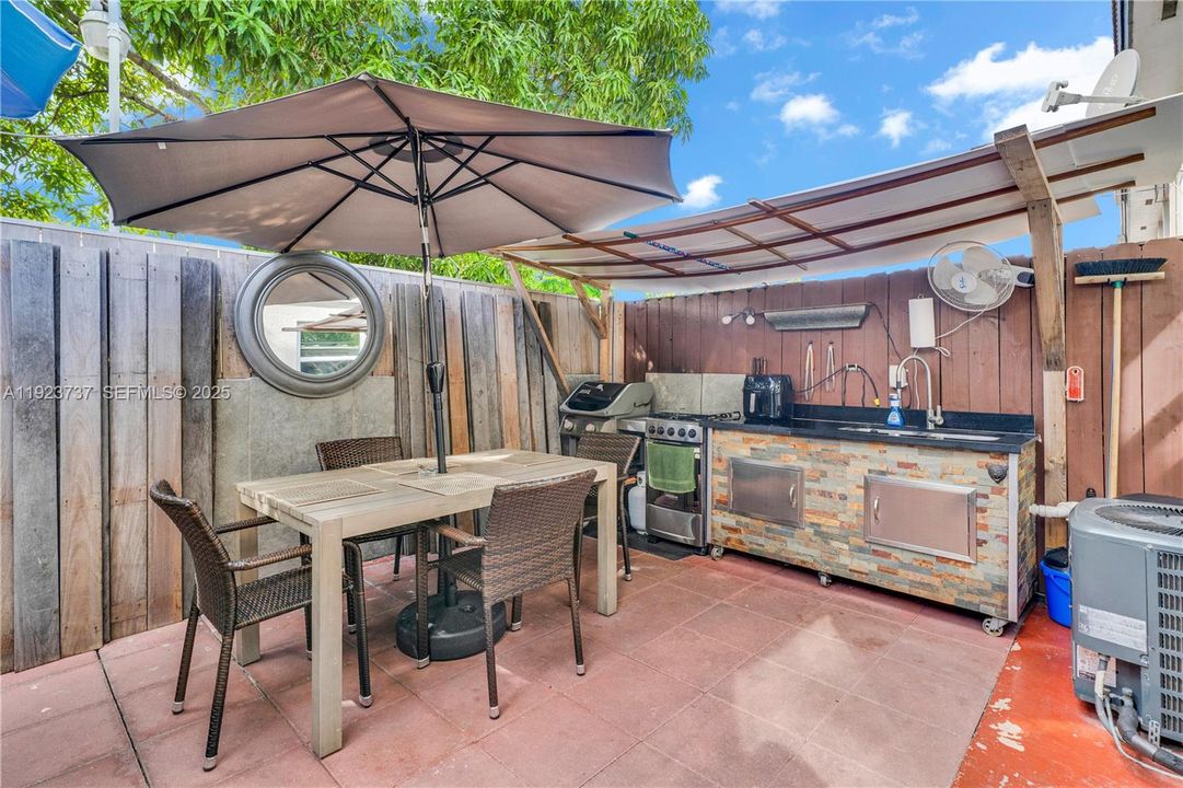 En Venta: $419,900 (2 camas, 2 baños, 1160 Pies cuadrados)