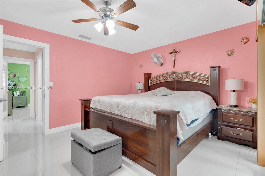 En Venta: $419,900 (2 camas, 2 baños, 1160 Pies cuadrados)