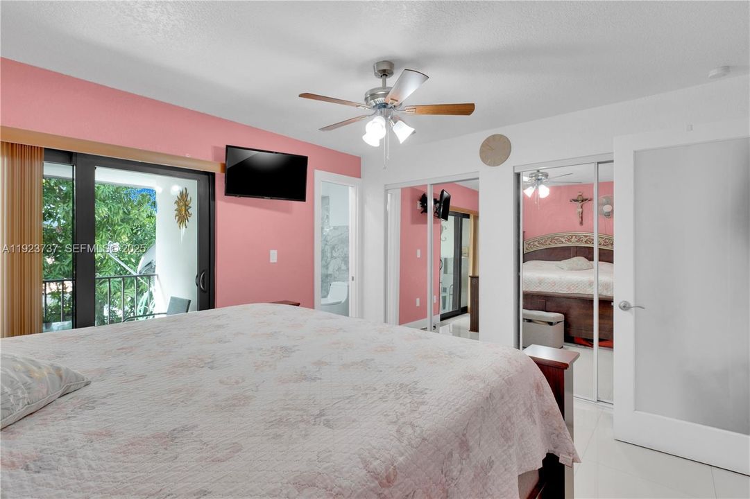 En Venta: $419,900 (2 camas, 2 baños, 1160 Pies cuadrados)