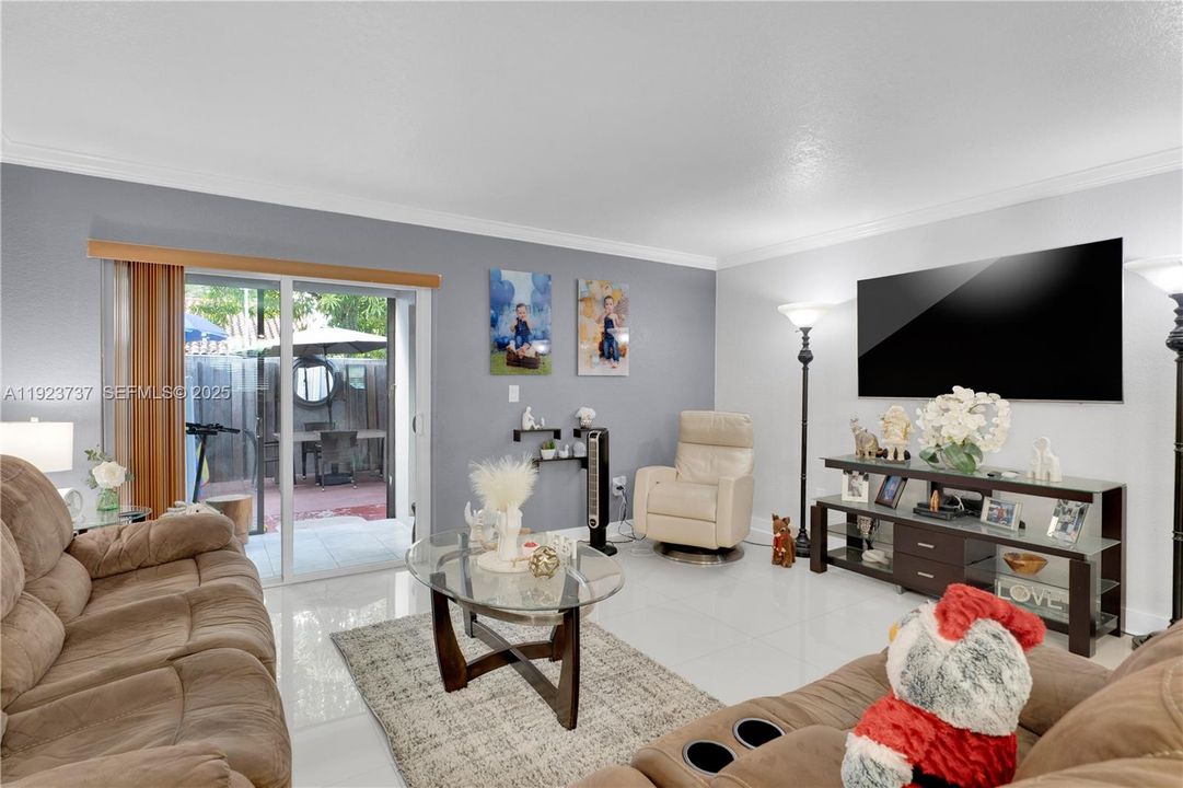 En Venta: $419,900 (2 camas, 2 baños, 1160 Pies cuadrados)