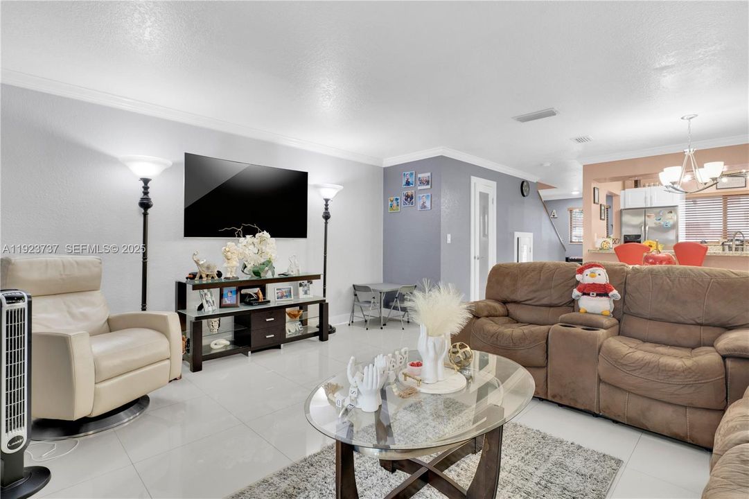 En Venta: $419,900 (2 camas, 2 baños, 1160 Pies cuadrados)