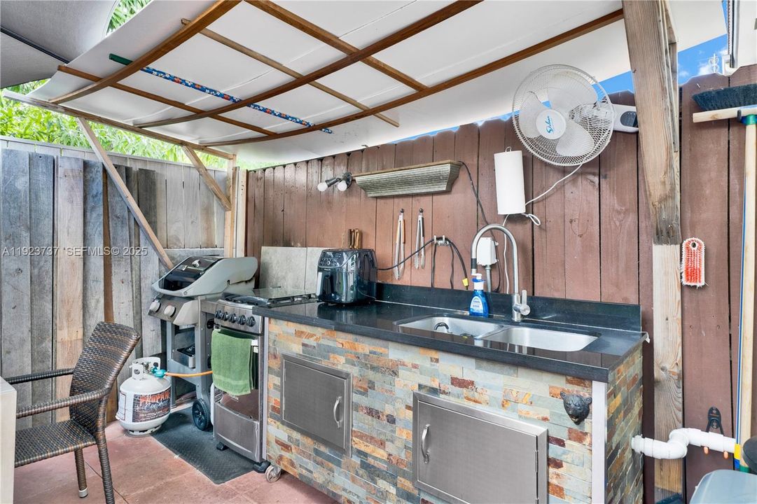 En Venta: $419,900 (2 camas, 2 baños, 1160 Pies cuadrados)