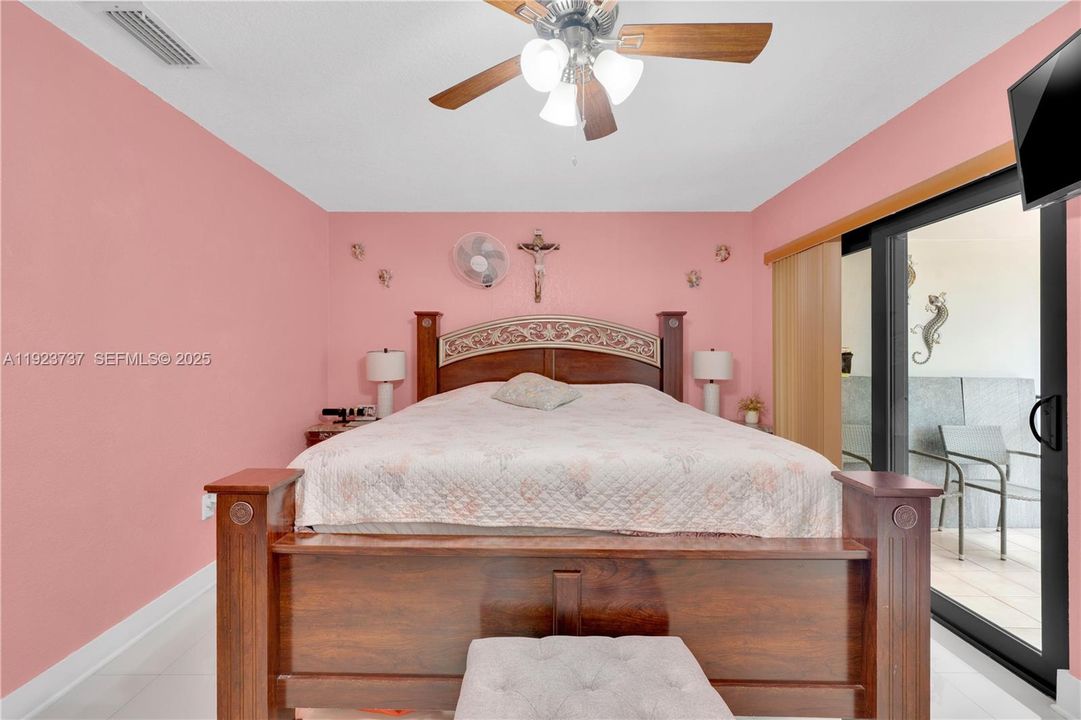 En Venta: $419,900 (2 camas, 2 baños, 1160 Pies cuadrados)