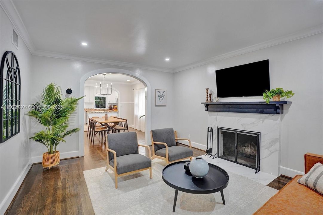 出租: $8,995 (5 贝兹, 2 浴室, 1750 平方英尺)