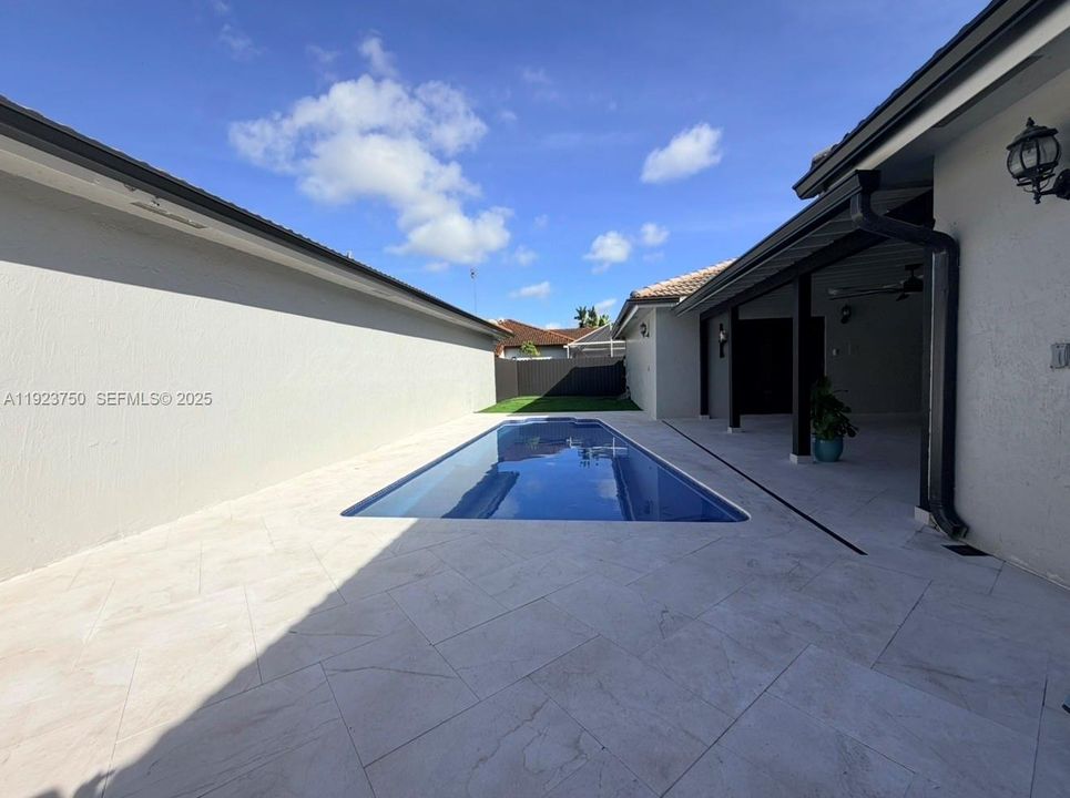 For Rent: $4,500 (4 beds, 3 baths, 1910 Square Feet)