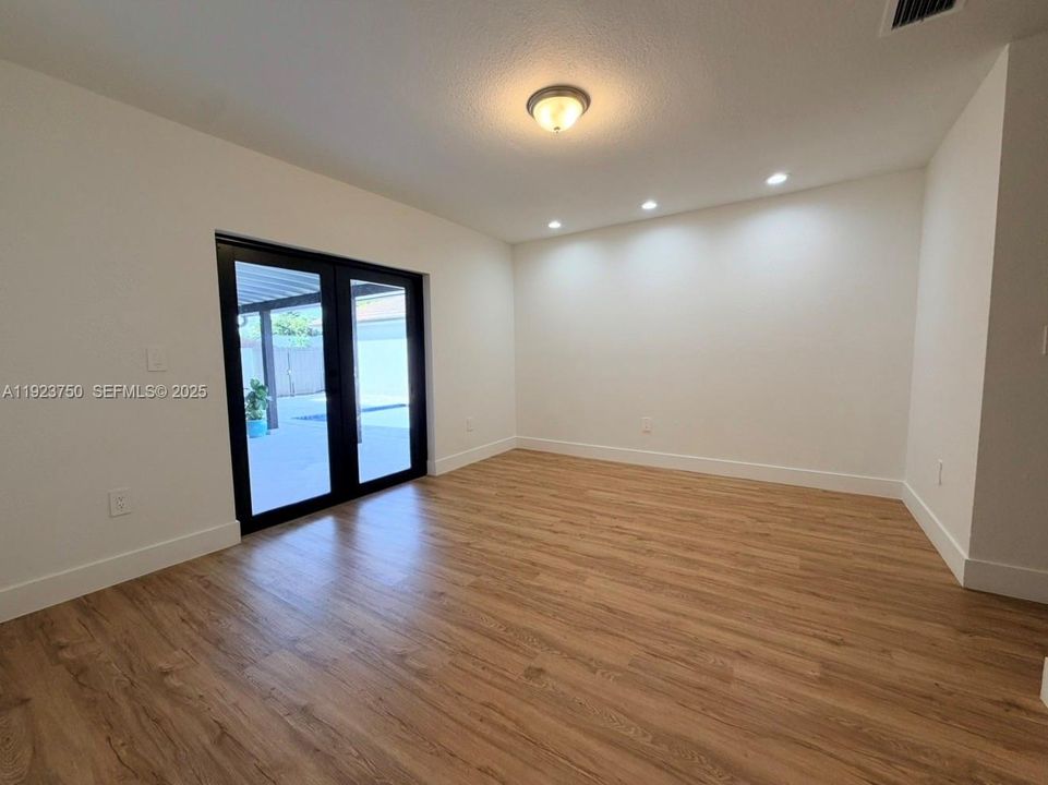 For Rent: $4,500 (4 beds, 3 baths, 1910 Square Feet)