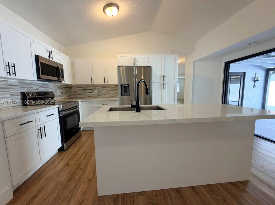 For Rent: $4,500 (4 beds, 3 baths, 1910 Square Feet)