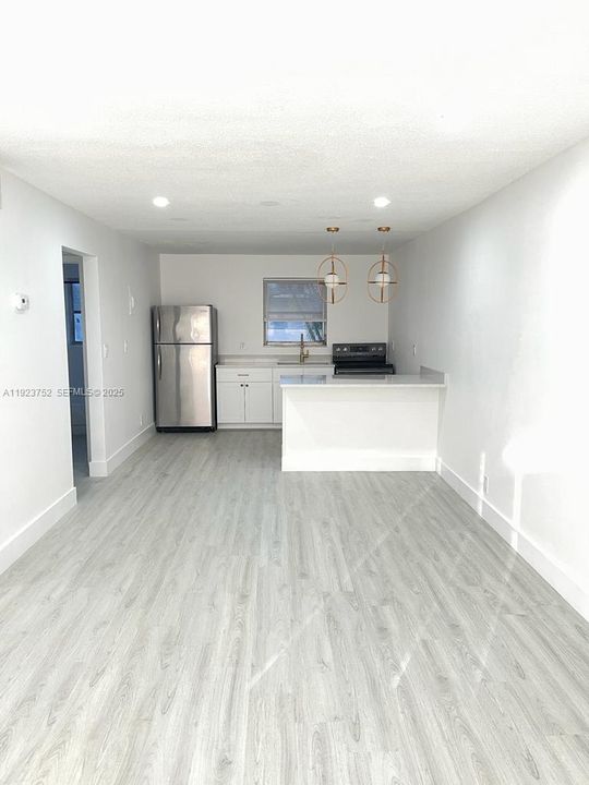 В аренду: $1,550 (0 спален, 1 ванн, 600 Квадратных фут)