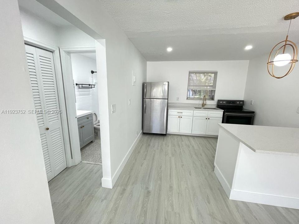 В аренду: $1,550 (0 спален, 1 ванн, 600 Квадратных фут)