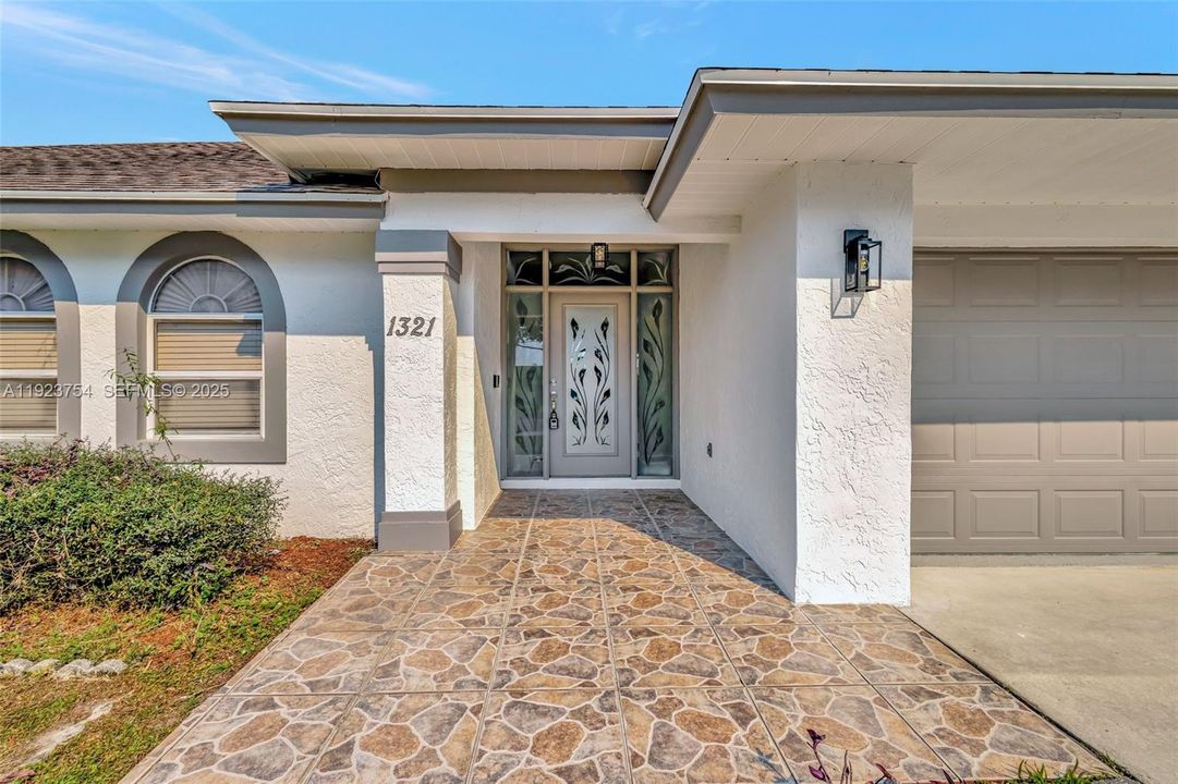 For Rent: $2,900 (3 beds, 2 baths, 2412 Square Feet)