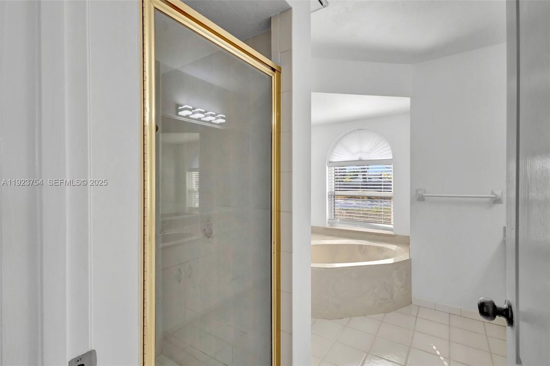 For Rent: $2,900 (3 beds, 2 baths, 2412 Square Feet)