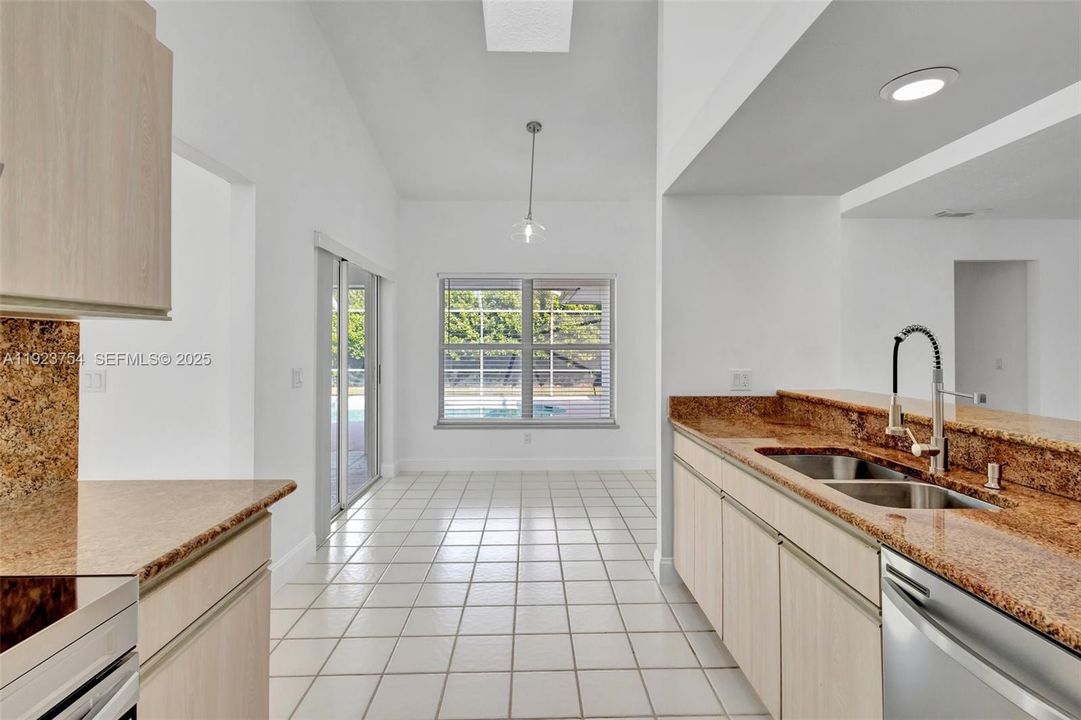 For Rent: $2,900 (3 beds, 2 baths, 2412 Square Feet)