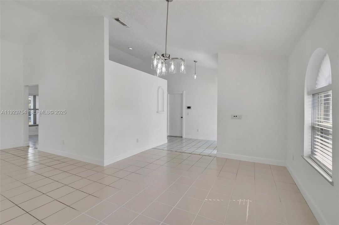 For Rent: $2,900 (3 beds, 2 baths, 2412 Square Feet)