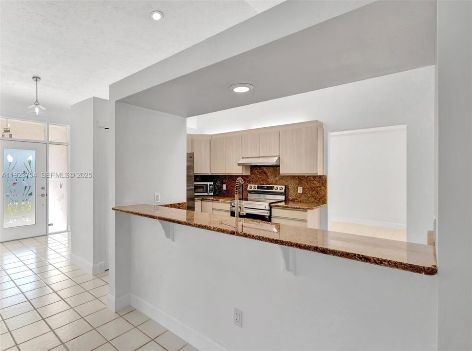 For Rent: $2,900 (3 beds, 2 baths, 2412 Square Feet)