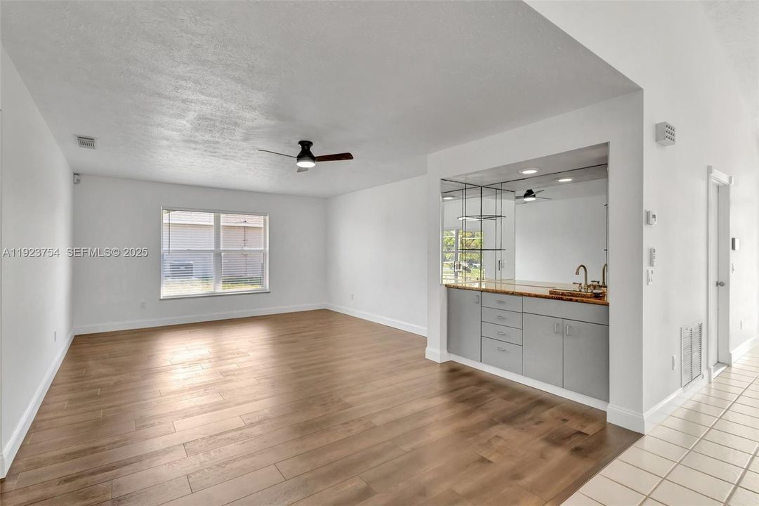 For Rent: $2,900 (3 beds, 2 baths, 2412 Square Feet)