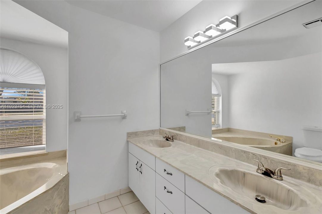 For Rent: $2,900 (3 beds, 2 baths, 2412 Square Feet)