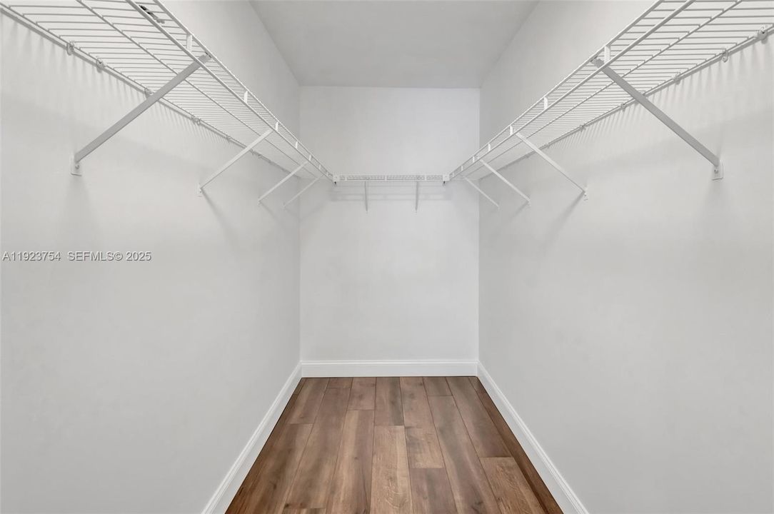 For Rent: $2,900 (3 beds, 2 baths, 2412 Square Feet)