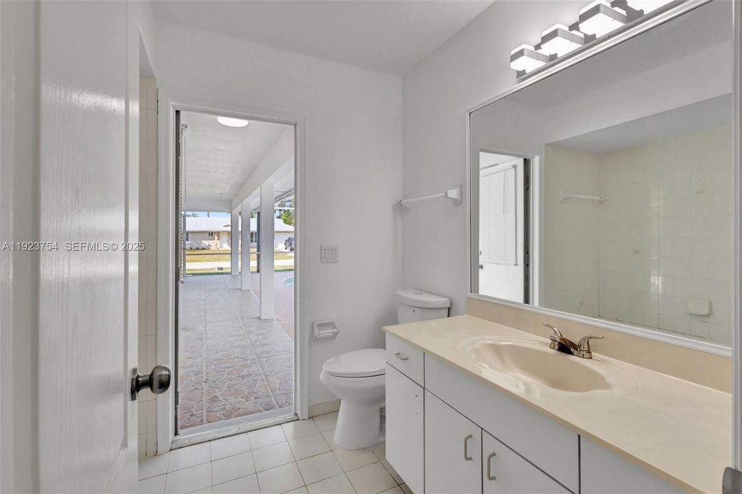 For Rent: $2,900 (3 beds, 2 baths, 2412 Square Feet)