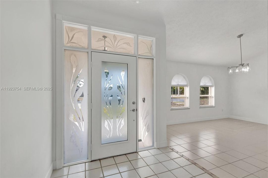 For Rent: $2,900 (3 beds, 2 baths, 2412 Square Feet)